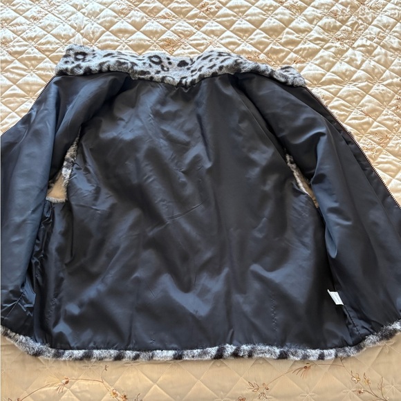 Leopard Print Faux Fur Vest Zipper Closure Side Pockets Black and Greyish - Picture 7 of 7